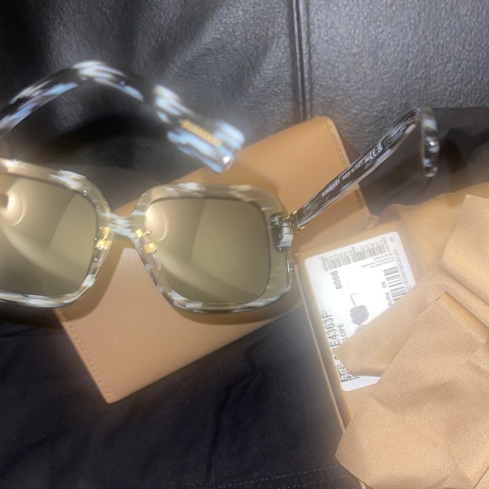 Burberry Penelope BE4363F 397887 Sunglasses Women's White/BlK/DRK Grey 55mm NEW - Picture 11 of 16
